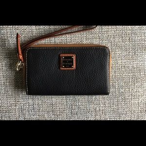 Dooney & Bourke vintage black wristlet